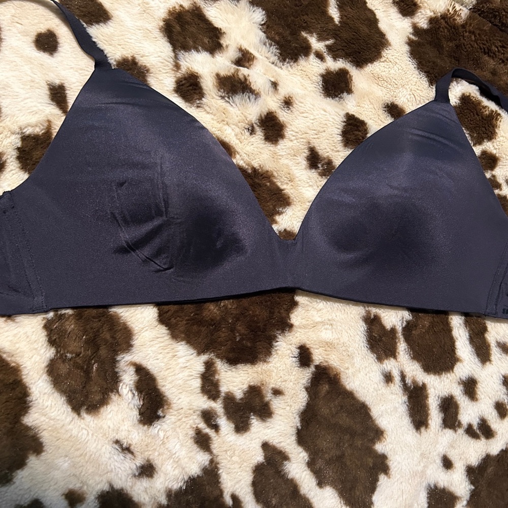 Skims bra size 38C